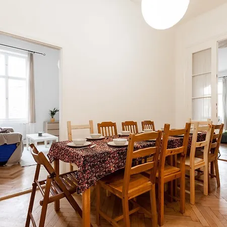 Adam's Flat - Klauzal شقة بودابست
