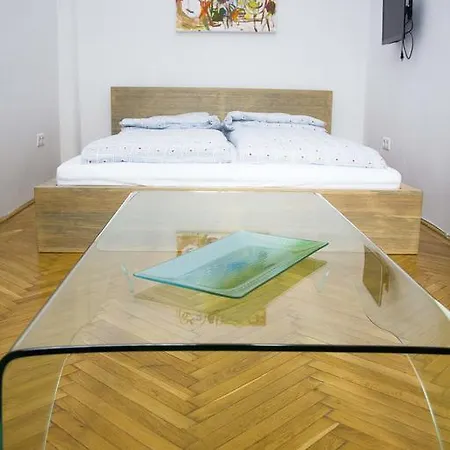 Adam's Flat - Klauzal *